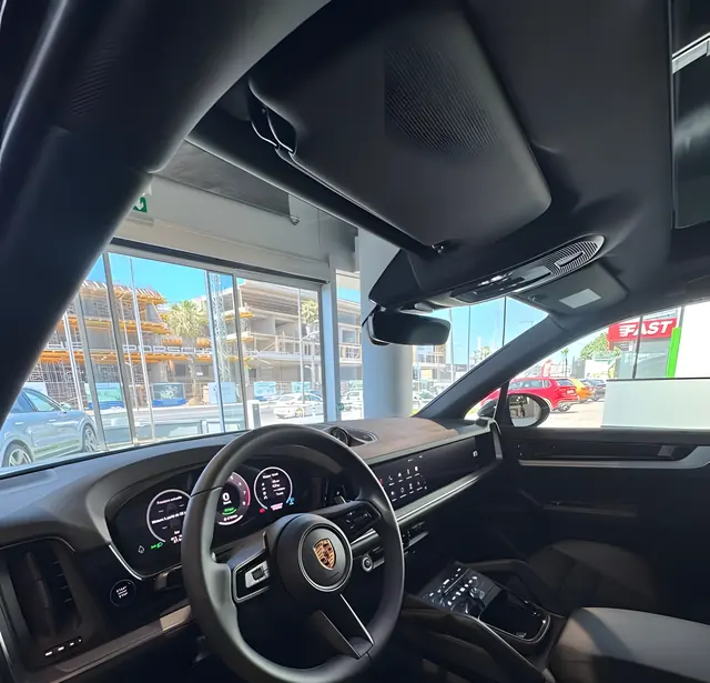 Porsche Cayenne — Riani Rental Car