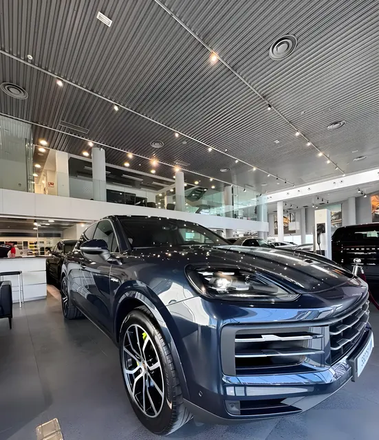Porsche Cayenne — Riani Rental Car