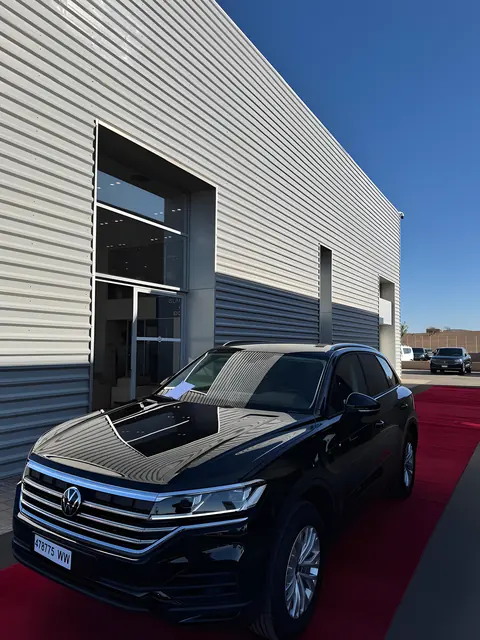 Volkswagen Touareg — Riani Rental Car