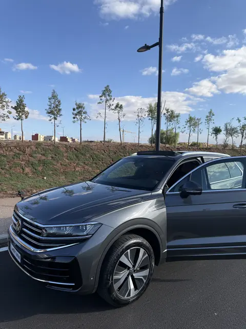 Volkswagen Touareg — Riani Rental Car