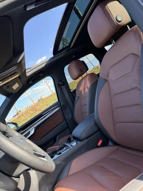 Volkswagen Touareg — Riani Rental Car